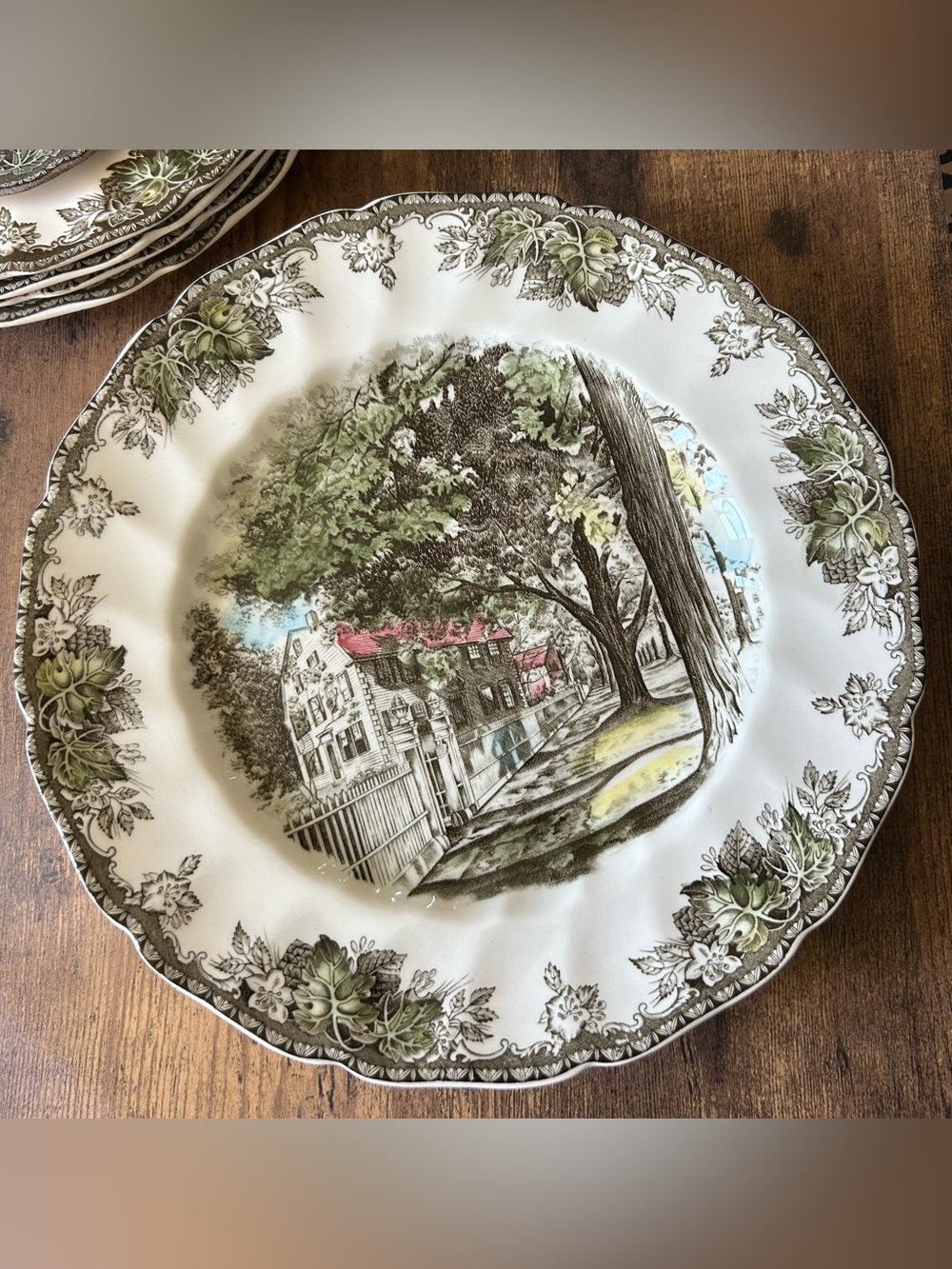 1 Vintage Johnson Brothers Friendly Village 10 3/4-inch dinner plate - Picture 3 of 5